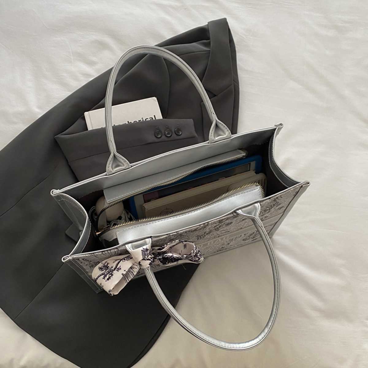 Luksusowa, elegancka damska to – Luxury Bags Collection recenzja i cena