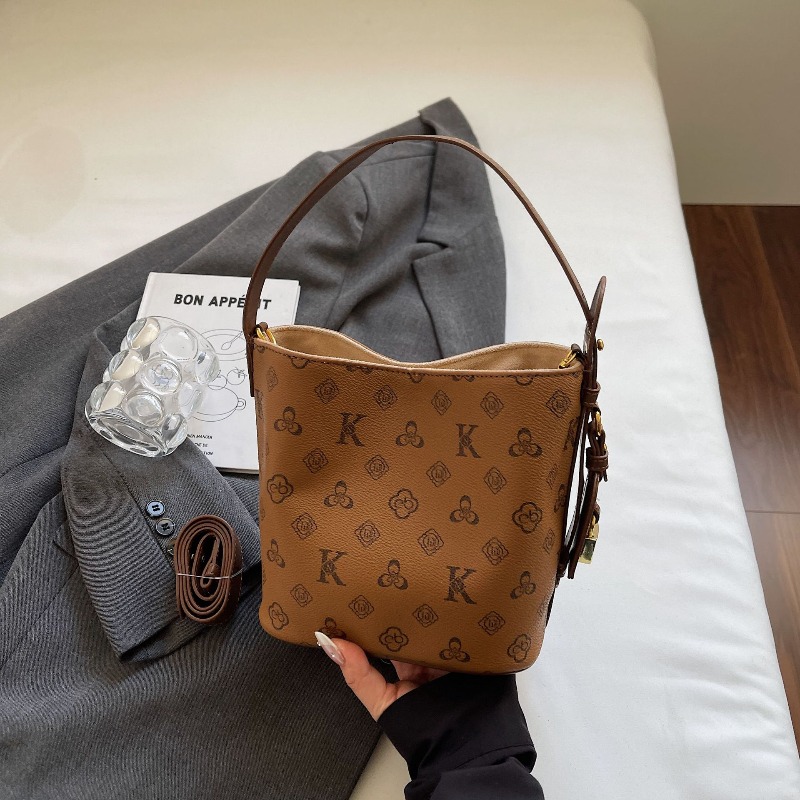 Nowa torebka typu bucket bag w – Luxury Bags Sale recenzja i cena