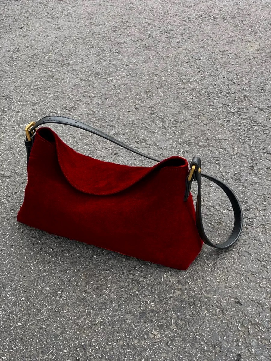 Czerwona zamszowa torebka na j – Luxury Bags Sale recenzja i cena